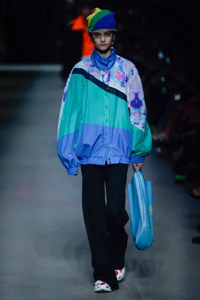 Look 15